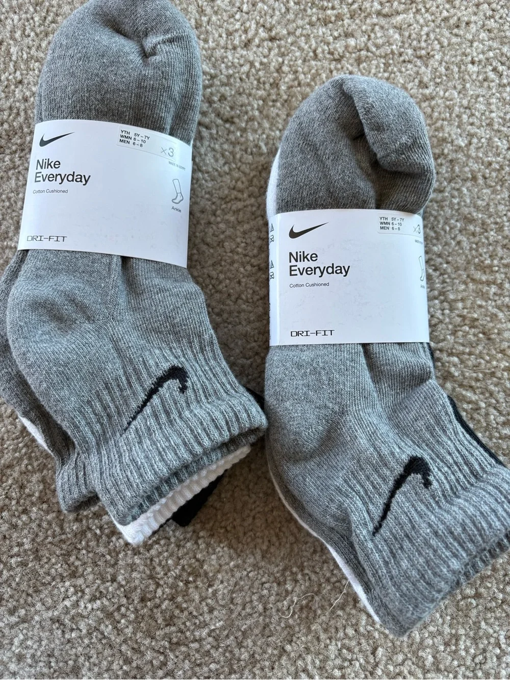 Nike Women’s set of 6 ankle socks medium NWT